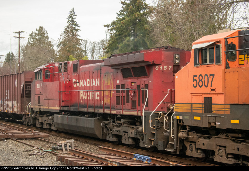 CP 8157 + BNSF 5807